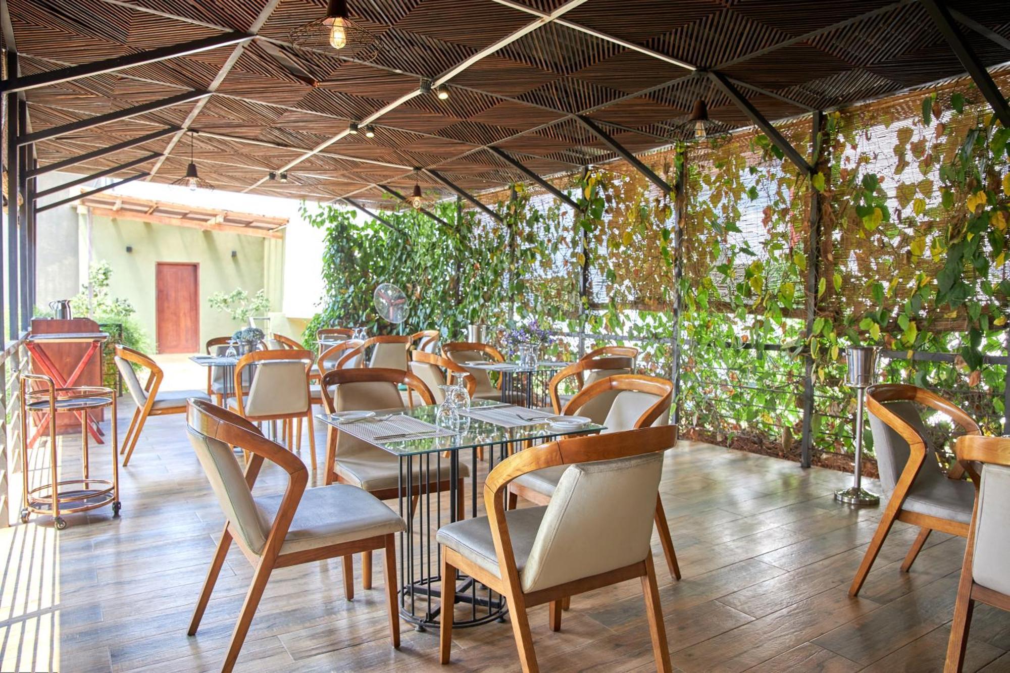 Seahorse Hotel & Spa Негомбо Екстериор снимка