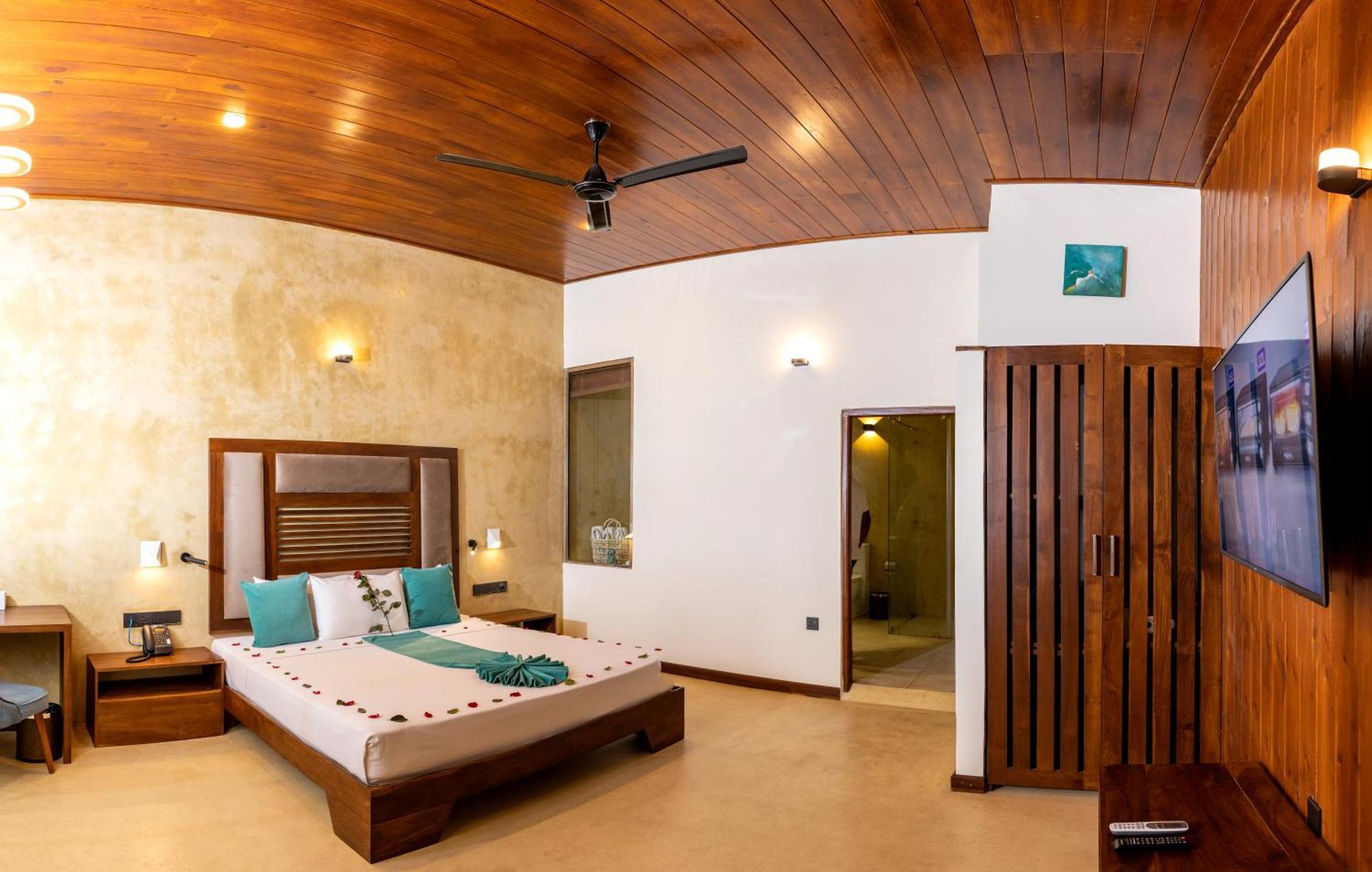 Seahorse Hotel & Spa Негомбо Екстериор снимка