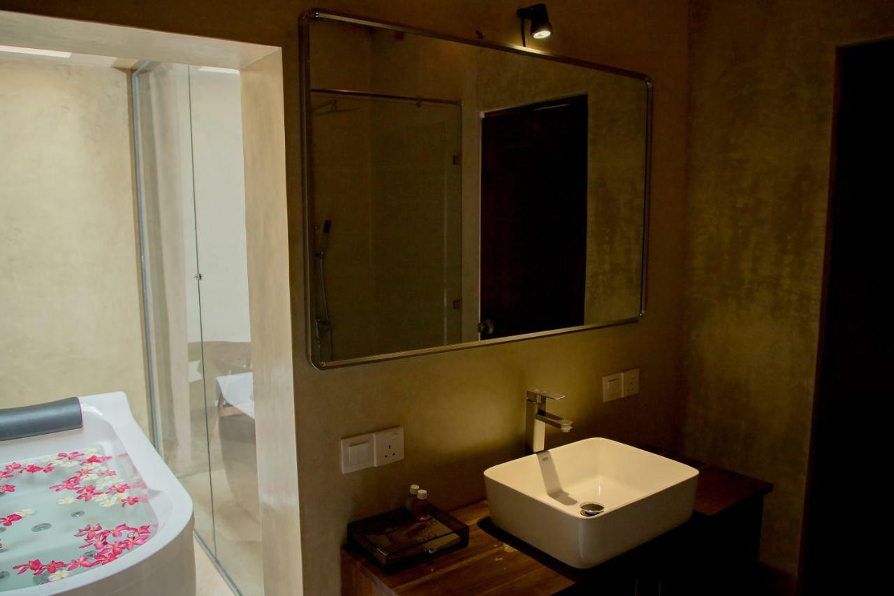 Seahorse Hotel & Spa Негомбо Екстериор снимка