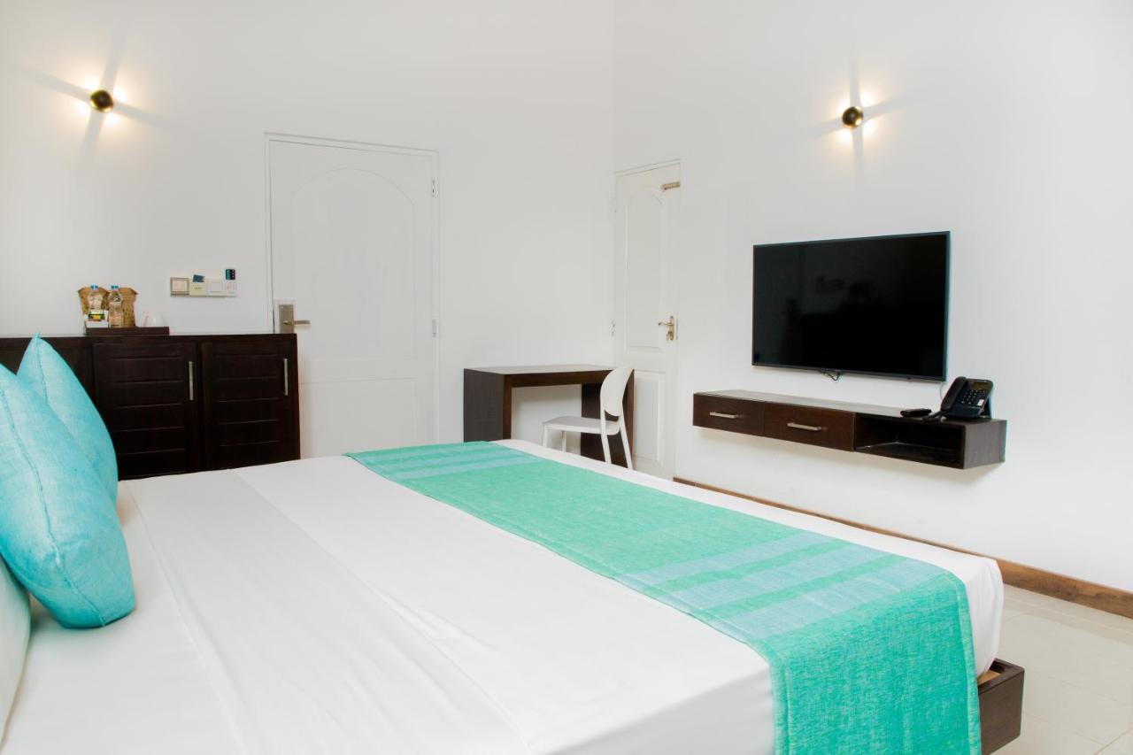 Seahorse Hotel & Spa Негомбо Екстериор снимка