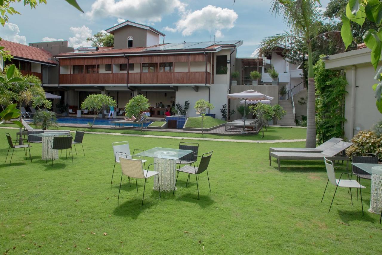 Seahorse Hotel & Spa Негомбо Екстериор снимка